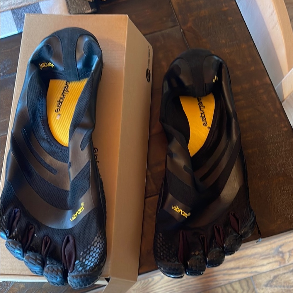 Vibram FiveFingers Black Toe Shoes size 47